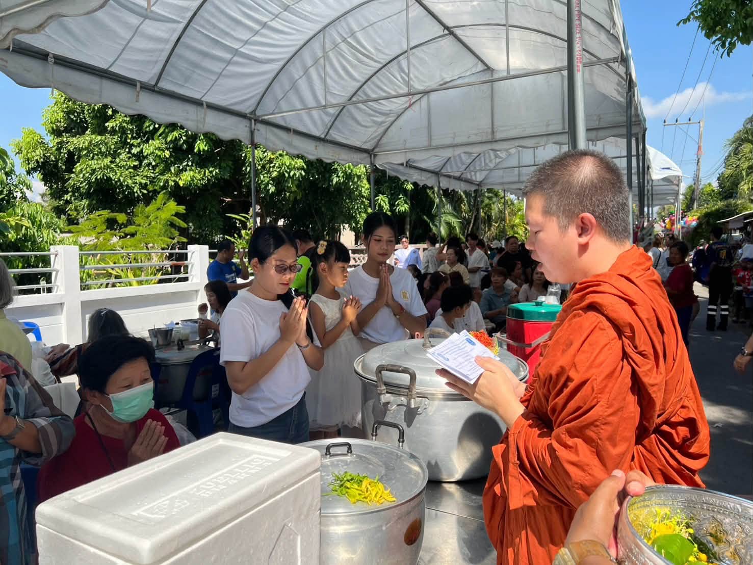 โรงทานยำลูกชิ้น ครบรอบ 30 ปี มูลนิธิสว่างสำเร็จเชียงใหม่ - 1